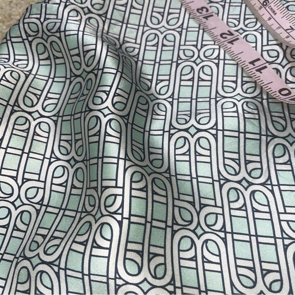 Winter & Miggs Silk Halter Blouse with Bow Back – Geometric Print, Open Back - Picture 5 of 11